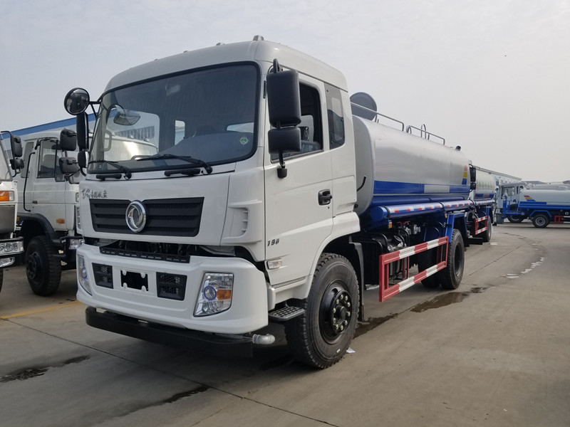 東風(fēng)神宇15噸灑水車(chē)