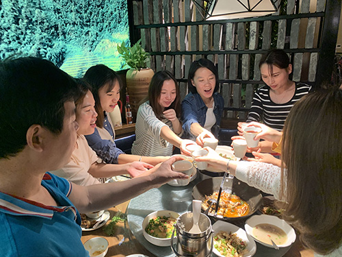 揮手三月<div   id=